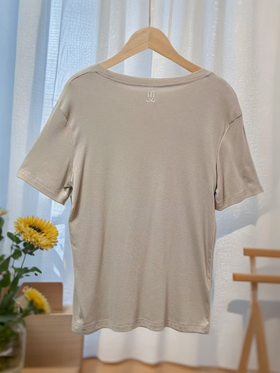 清仓价2025~1015兔子刺绣卡其薄款短袖T恤-喜出