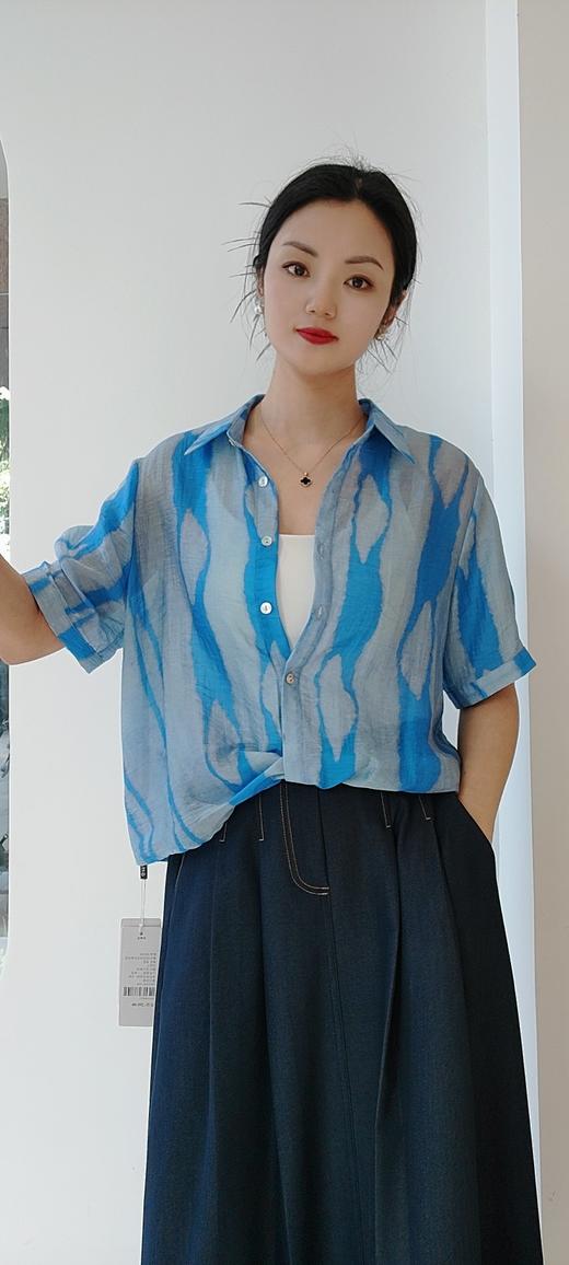 582568天丝竖纹套头衬衫，（背心为模特私人服饰） 商品图2