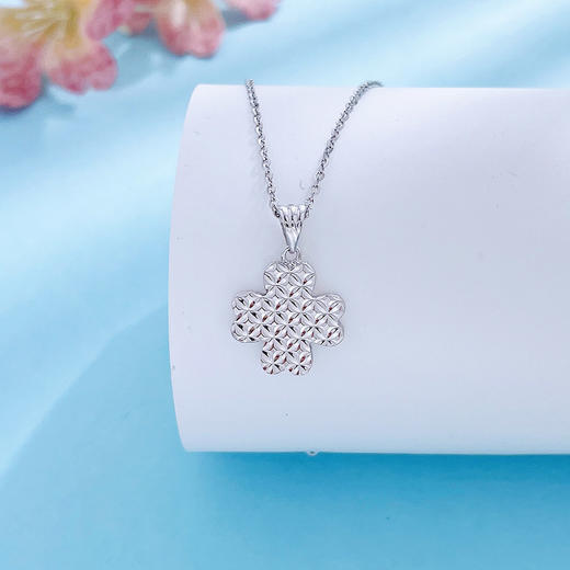【限时8.8折】【线上铂金馆】PT950 #CNC 【精品】铂金鱼鳞爱心幸运四叶草吊坠（不含链）(BFPTDZ00026)预售产品下单后不退款不退货不换货不补差价) 商品图1