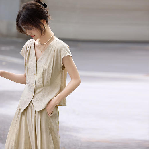【周末秒杀】熙世界通勤仿亚麻V领上衣阔腿长裤两件套女2025夏季知识分子套装 商品图3