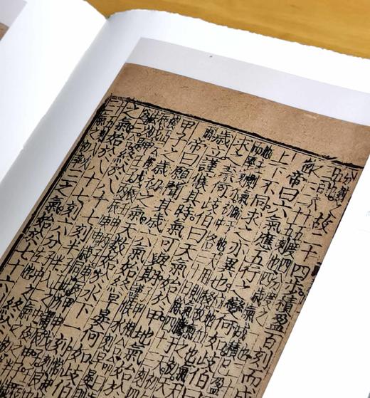 《元本黄帝内经素问》，16开，布面精装，全三册，（唐）王冰注;（宋）林亿等校正 ;（宋）孙兆改误.，国家图书馆出版社2025年一版一印，706页，定价360元，毛边+藏书票+编号本：324元， 商品图14