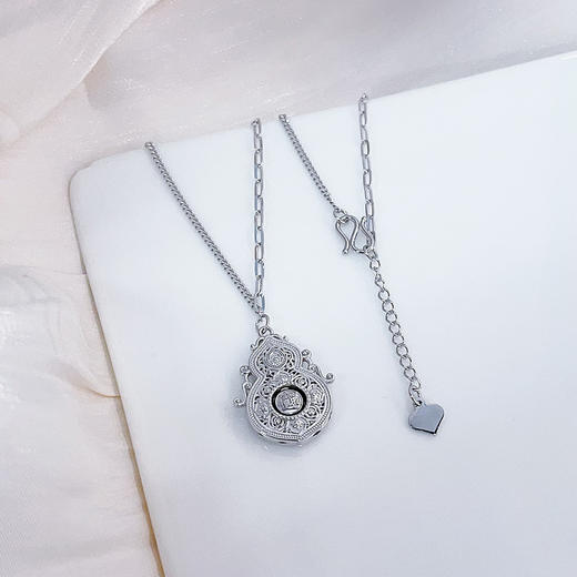 【限时8.8折】【线上铂金馆】PT950 #葫芦 【精品】铂金镂空花丝调节人生四美葫芦可转动招财葫芦套链(BFPTTL00050)预售产品下单后不退款不退货不换货不补差价) 商品图1