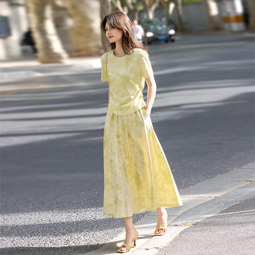 熙世界巨好看的夏装套装女2025新款艺术晕染短袖T恤半身裙两件套 商品图3