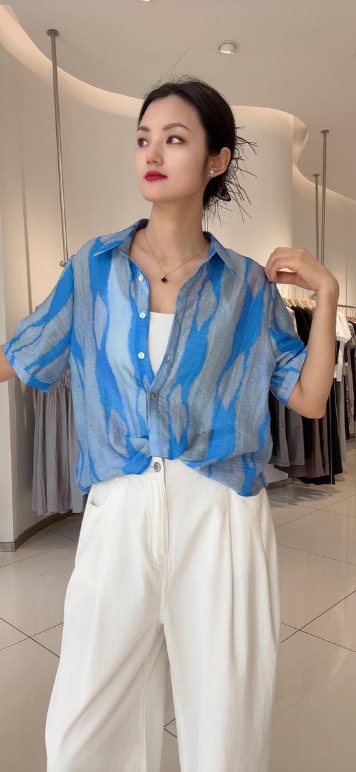 582568天丝竖纹套头衬衫，（背心为模特私人服饰） 商品图0