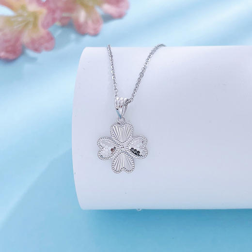 【限时8.8折】【线上铂金馆】PT950 #CNC 【精品】铂金鱼鳞爱心幸运四叶草吊坠（不含链）(BFPTDZ00026)预售产品下单后不退款不退货不换货不补差价) 商品图0