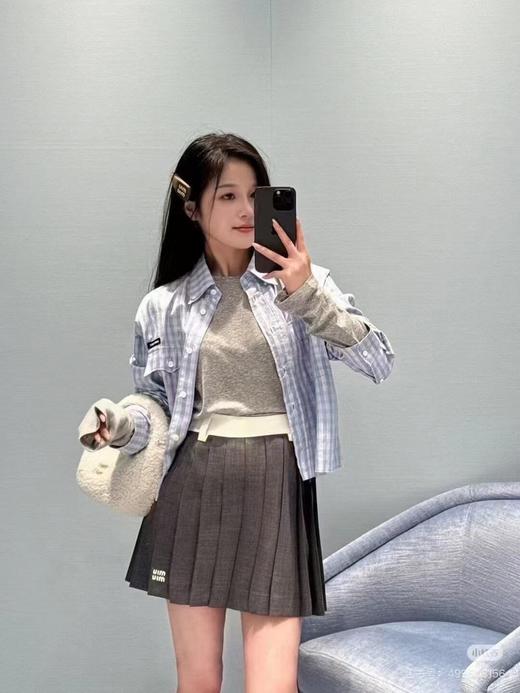 点此购买 miumiu缪缪夏季女士百褶迷你半身裙 xg 322330 商品图5