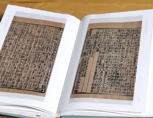 《元本黄帝内经素问》，16开，布面精装，全三册，（唐）王冰注;（宋）林亿等校正 ;（宋）孙兆改误.，国家图书馆出版社2025年一版一印，706页，定价360元，毛边+藏书票+编号本：324元， 商品图13