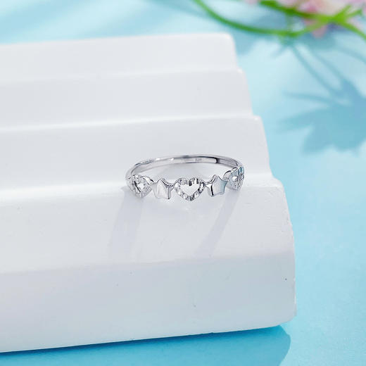 【限时8.8折】【线上铂金馆】PT950 #怦然心动 【精品】铂金镂空活口银辉星语爱之心韵闪耀星月戒指(BFPTJZ00034)预售产品下单后不退款不退货不换货不补差价) 商品图1