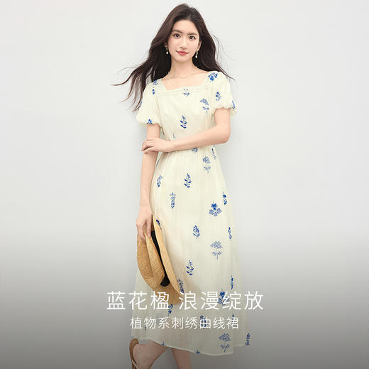 【专属特价】熙世界莱赛尔方领连衣裙女2025夏新款法式花苞袖植物刺绣收腰裙子 商品图3