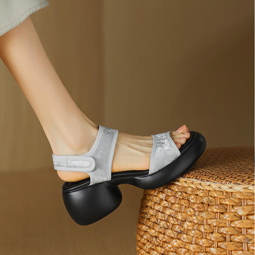 【预售5天】法式简约厚底一字带休闲凉鞋夏新款外穿圆头浅口增高百搭罗马女鞋DTN&300-30 商品图1