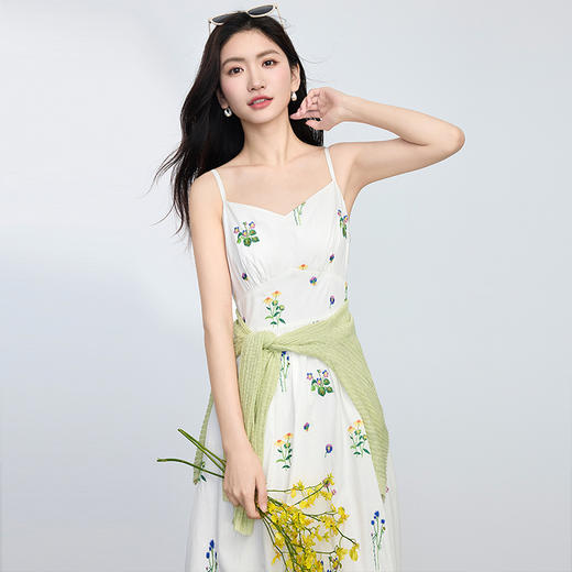 【专属特价】熙世界法式植物碎花吊带连衣裙女2025夏季新款收腰海边度假长裙子 商品图3