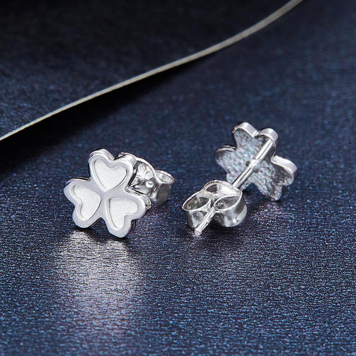 【限时8.8折】【线上铂金馆】PT950 #清新 【国际铂金协会】铂金三叶草耳钉（直针配铂金耳迫）(BES00018)预售产品下单后不退款不退货不换货不补差价) 商品图1