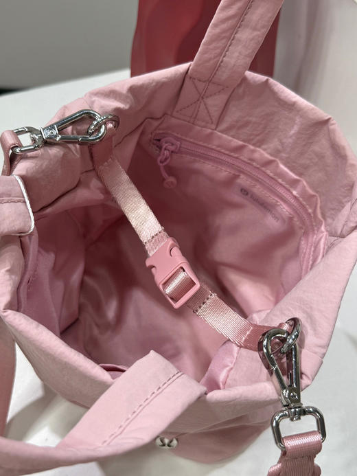 点此购买 lululemon露露On My Level女士小款手袋时尚单肩手提包 sz 322235 商品图8