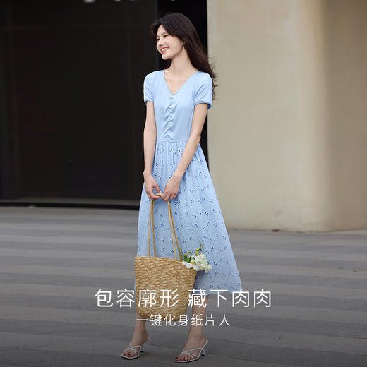 【专属特价】熙世界度假风镂空绣花V领连衣裙女夏季设计感短袖拼接假两件裙子 商品图2