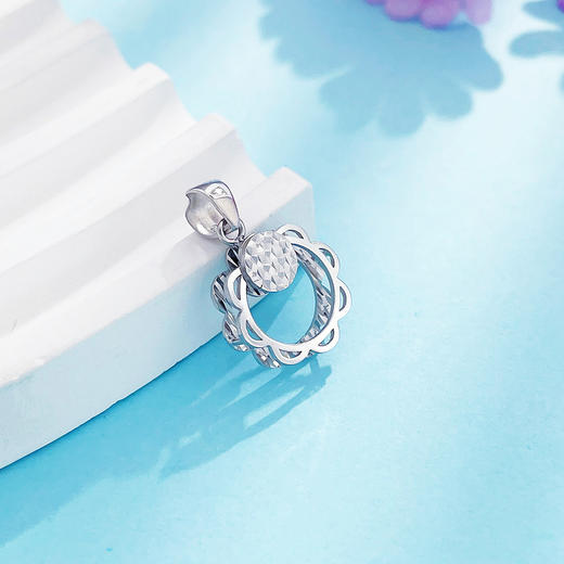 【限时8.8折】PT950 【国际铂金协会】铂金镂空璀璨太阳花花环吊坠(ACPTDZ00049)预售产品下单后不退款不退货不换货不补差价) 商品图1