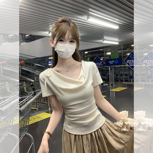西遇荡领短袖t恤女2025年夏季新款系带褶皱修身显瘦正肩短款上衣SS051014 商品图3