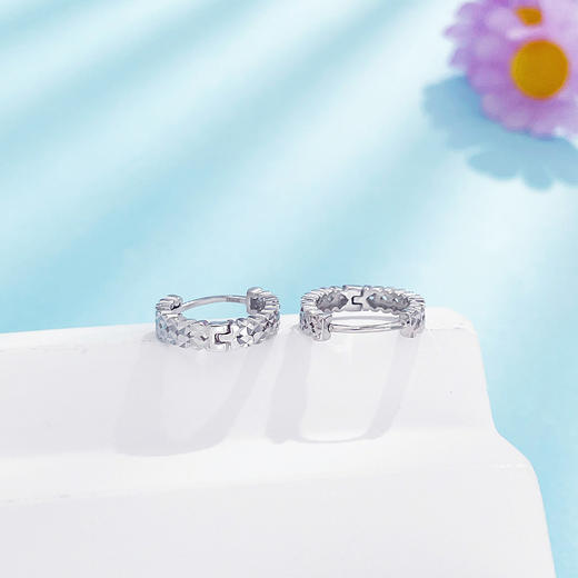 【限时8.8折】【线上铂金馆】PT950 【国际铂金协会】铂金镂空双排仿钻耳饰耳圈(ACPTES00017)预售产品下单后不退款不退货不换货不补差价) 商品图1