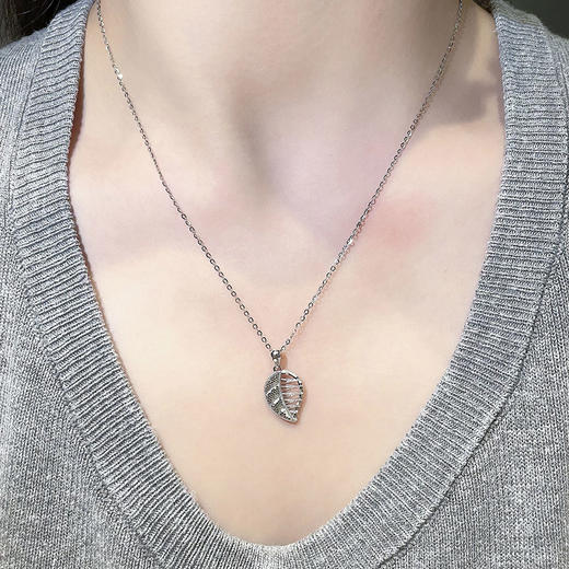 【限时8.8折】【线上铂金馆】PT950 #绕线 【国际铂金协会】铂金镂空鱼鳞金枝玉叶AB面树叶子金叶子吊坠(不含链)(BDZ00298)预售产品下单后不退款不退货不换货不补差价) 商品图3