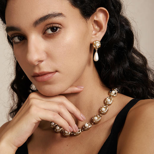 【熊黛林&王楚然&刘芳菲同款】Victoria维多利亚系列｜金丝珍珠耳环（2色可选） 商品图4