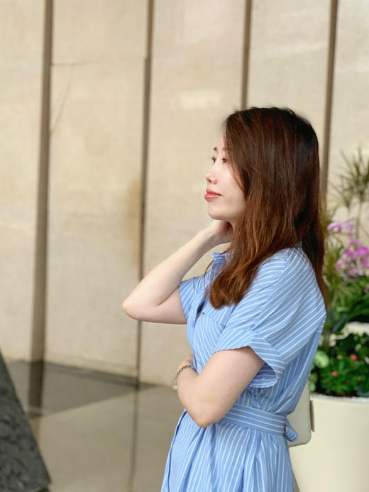 【百图lulu定制】【享瘦条纹连衣裙】蓝色条纹 衬衫 袖口卷边 收腰短袖连衣裙 商品图4