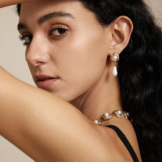 【熊黛林&王楚然&刘芳菲同款】Victoria维多利亚系列｜金丝珍珠耳环（2色可选） 商品图5