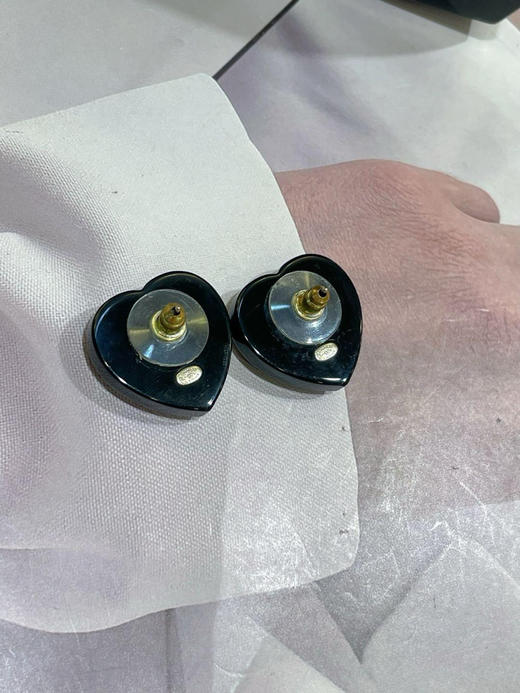 Chanel 黑色 亚克力 21款 爱心 双c 耳钉 商品图1