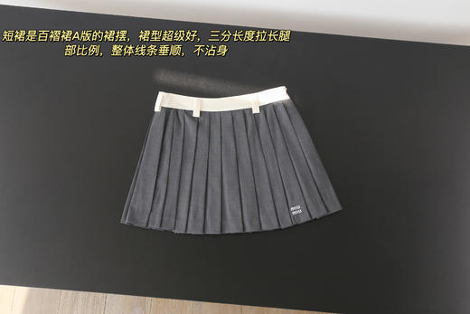 点此购买 miumiu缪缪夏季女士百褶迷你半身裙 xg 322330 商品图0