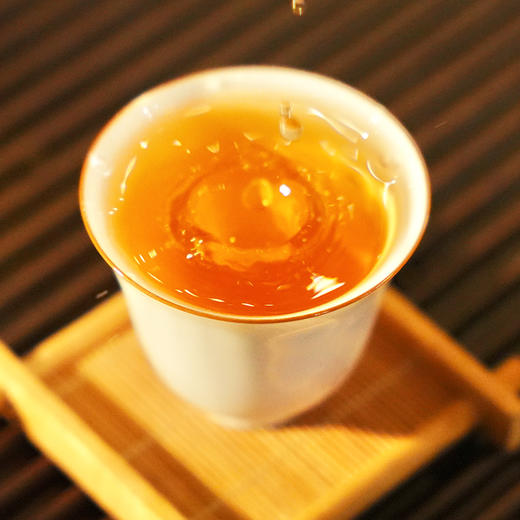 【镇店之宝】【鼎票】茶界奢品2018年易武白猴山2号3号树 ，真正茶圈发烧友的宝物，一口肾上腺飙升，357g/饼，5饼/提 每一提均为锡罐包装 商品图4