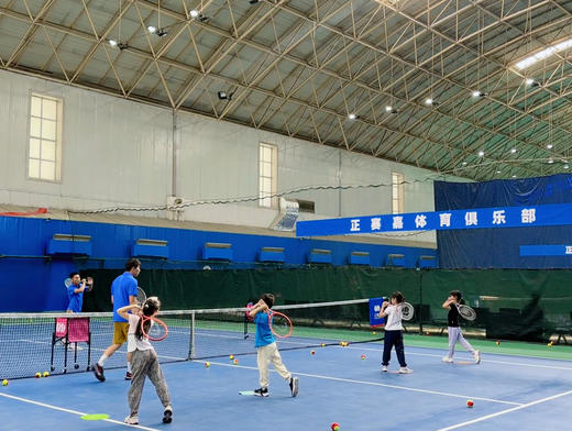 【正赛嘉体育俱乐部】暑期青少年网球精品小班团体课1节 |含教练和网球拍   如风生活特惠 商品图1