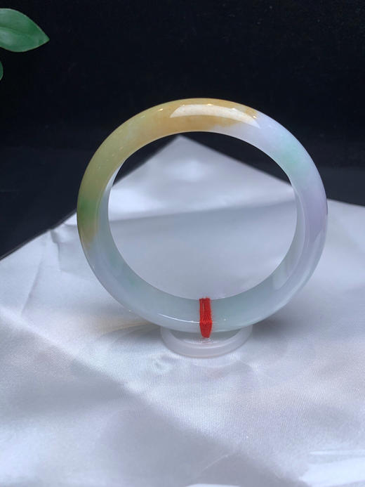 620304，58黄加绿正圈手镯，黄翡飘些清新绿，局部还透些浅紫 商品图2