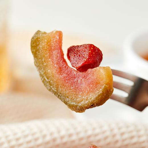 草莓芭乐干 | 丹东草莓+红心芭乐干 低温烘焙工艺 锁住水果原始香甜 口感软糯有嚼劲 清香酸甜糯糯叽叽 一口沦陷 商品图2