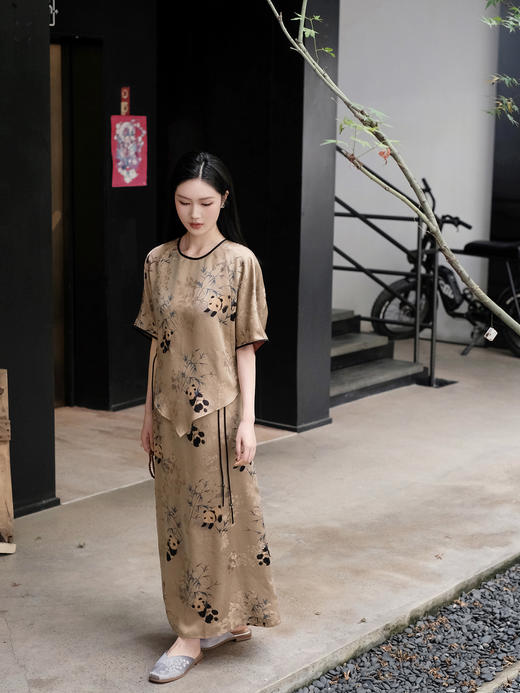 盛唐婧| 香云纱印花熊猫抱竹修身直筒半身裙 商品图0