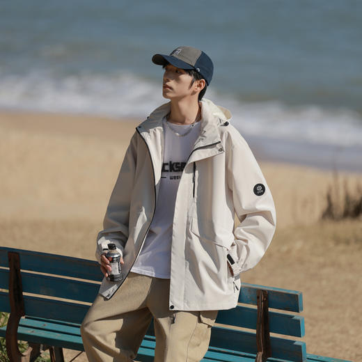 【反季清仓 超低价格】斯辰唯佳 冲锋衣 防风衣 时尚舒适 商品图4