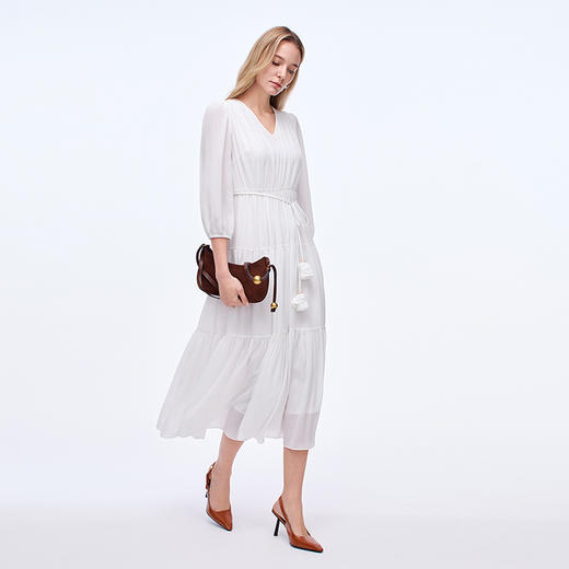 EITIE爱特爱舒适压褶宽松a字系带收腰显瘦连衣裙2025秋季新款8307001 商品图2