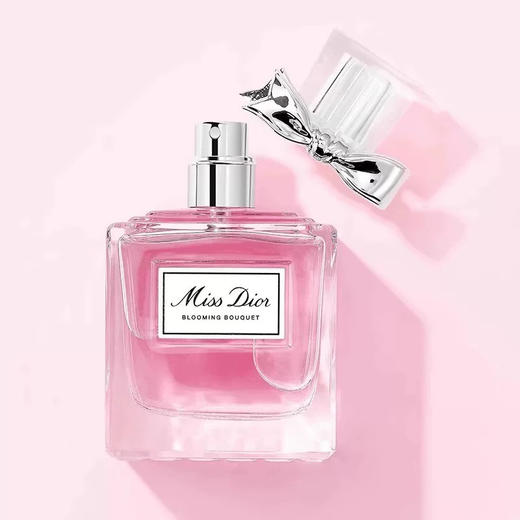 预售5-7天～迪奥甜心50ml+车挂两件套  花漾甜心香水50ml+车载香薰挂件 配限量礼盒礼袋 精致伴手礼节日礼物 商品图3