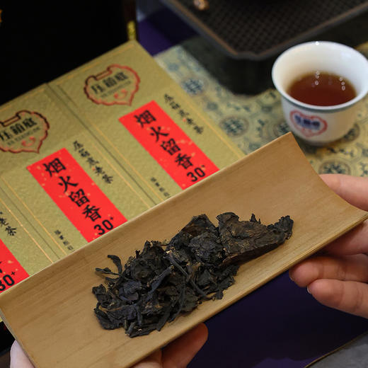 压箱底老茶 烟火留香 30+ V38800 普洱生茶 陈年普洱茶 木盒6泡装 商品图5