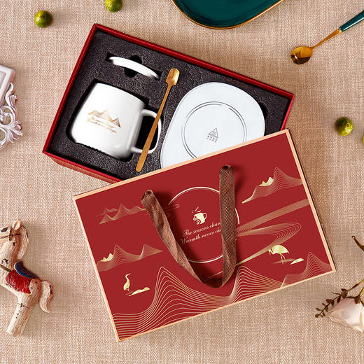 【国潮黑科技❗️陶瓷杯恒温杯礼盒装】恒温55℃ ，不烫嘴， 加热底座不挑杯具，牛奶盒、奶和瓶子随手加热❗️保暖保温杯垫+杯子+勺子+杯盖圣诞节新年货七夕情人节伴手礼 商品图1