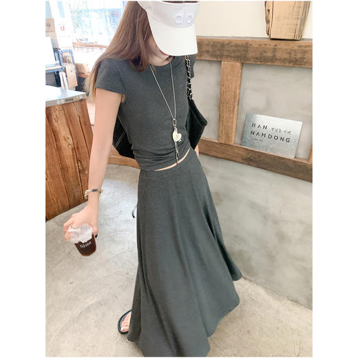 <曾小咸推荐>现货秒杀！卖完不补 ！微信打折价！高级感纯色修身简约T恤 日常99.99 立减60 秒杀39.99！半身裙139.99 日常 立减80 秒杀59.99！ 商品图3