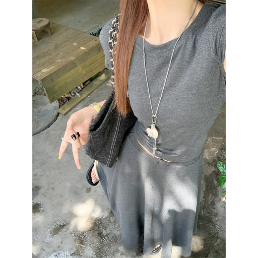 <曾小咸推荐>现货秒杀！卖完不补 ！微信打折价！高级感纯色修身简约T恤 日常99.99 立减60 秒杀39.99！半身裙139.99 日常 立减80 秒杀59.99！ 商品图2