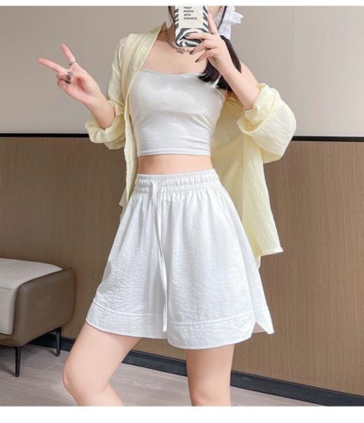 💥日系感拉满的【伊泺杉冰丝开衩山本短裤】😎主打简约实穿😌面料亲肤，有廓形感 🌈喜欢随性自然的女生闭眼入，属于万物皆可搭的帅气单品 商品图3