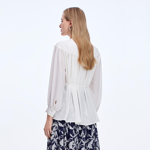 EITIE爱特爱舒适百搭显瘦系带收腰通勤衬衫上衣女秋季新款8309003 商品图5