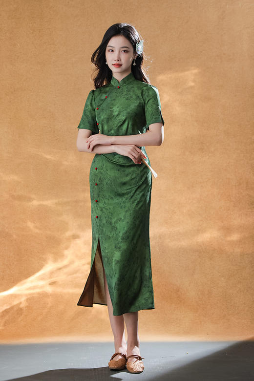 逸红颜明月优选「间寻」🔥19周年店庆宠粉价🔥典雅叠褶侧开衩小鱼尾旗袍，缎面提花，红绿故宫色 商品图7