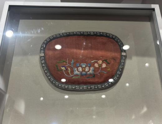 花开富贵 平绣 腰圆荷包（金属框） 商品图0