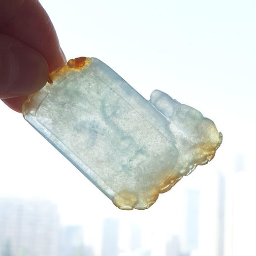 【天然正品】天然精品细腻无纹裂冰种观音无事牌黄翡吊坠中性080425AH44现售价：3880 商品图11