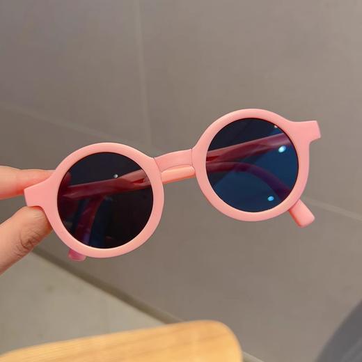 【 潮镜＋镜盒🕶️】超轻可折叠儿童墨镜，宝宝遮阳镜潮，防紫外线防晒，夏日出街秒变小明星✨！ 商品图10