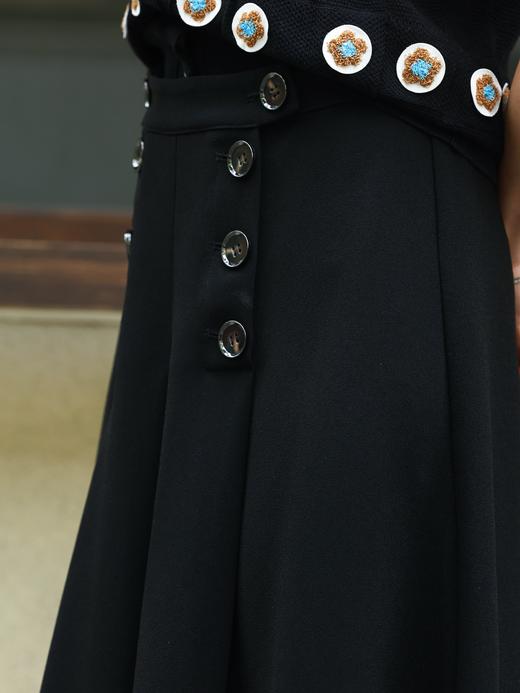 TYNVIE 黑色双排扣褶裥及膝半身裙 商品图5