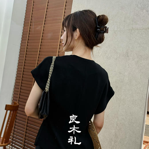 【预售7天】良木礼醋酸V领上衣（250366） 商品图3