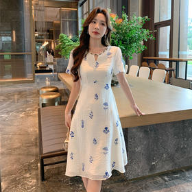 奢姿大码女装2025夏季短袖度假刺绣碎花设计感优雅气质长款连衣裙9952853402