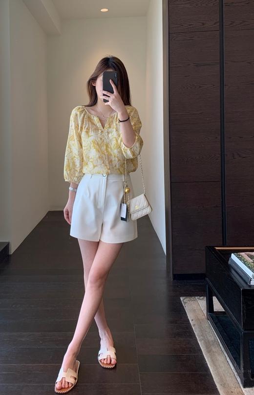 超显白小V领钻链时髦氛围感亚麻印花显瘦薄衫 商品图5