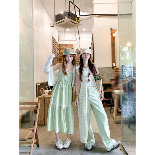 <曾小咸推荐>两穿镂空罩衫针织背心连衣裙 商品图3